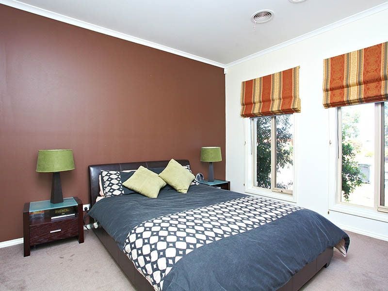 12 Naracoorte Drive, Caroline Springs - Thumbnail 8