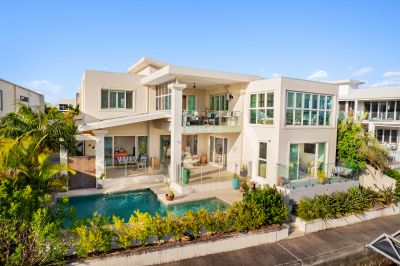 Sprawling Contemporary Elegance on Wide Waterfrontage