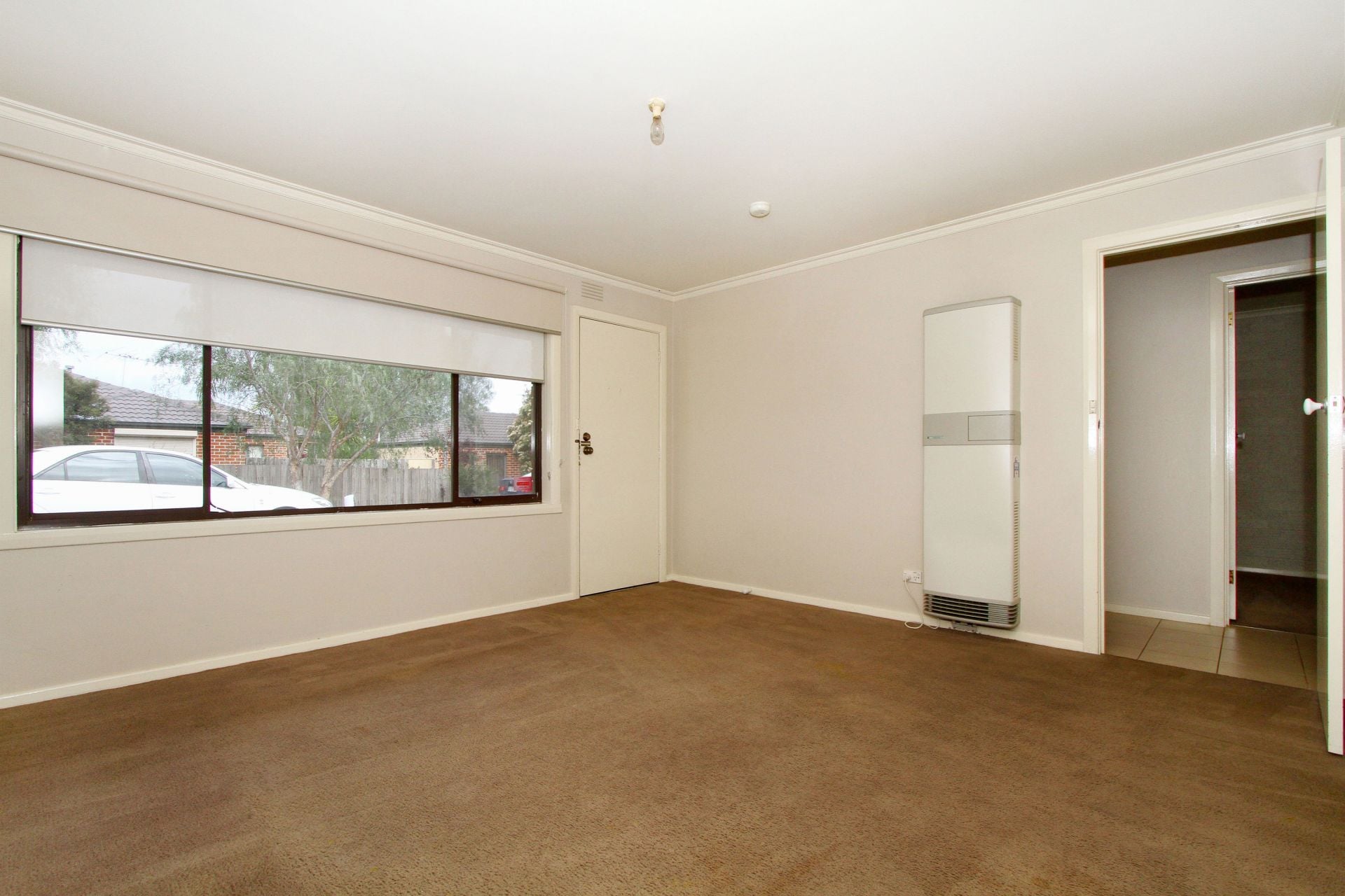 WELL PRESENTED, PERFECTLY LOCATED UNIT  *Insp Wed 3rd Jul @ 4:40pm*