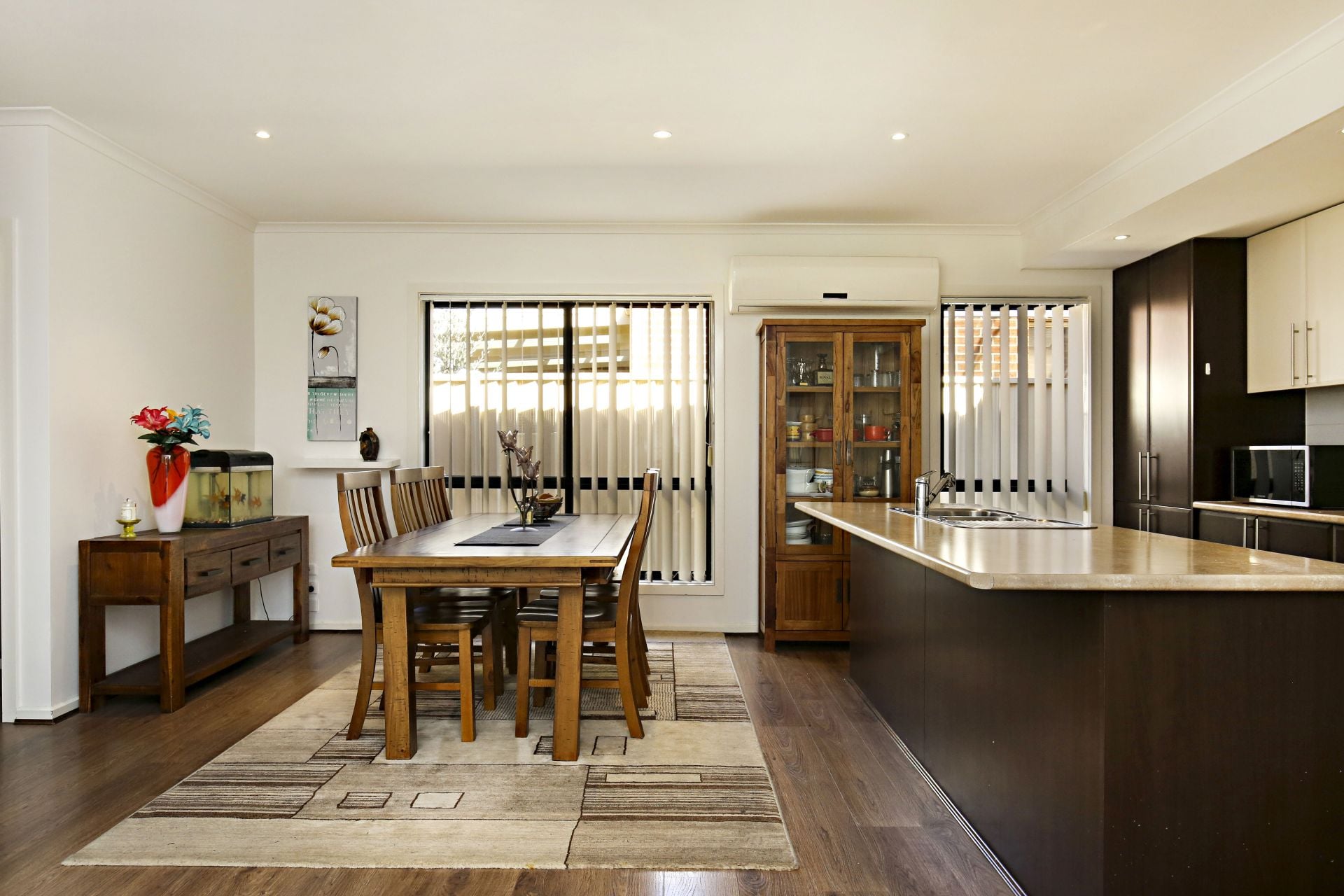Enticing Living With Next To No Maintenance