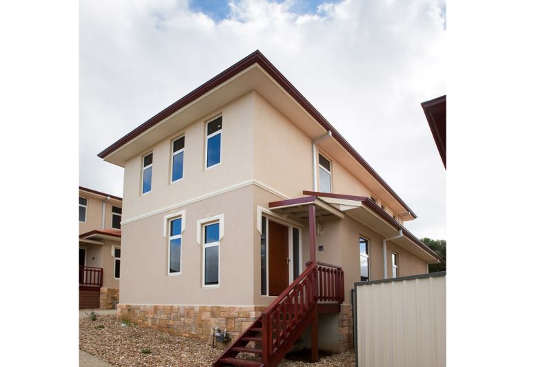 2/15 Ross Street, Bacchus Marsh - Thumbnail 2