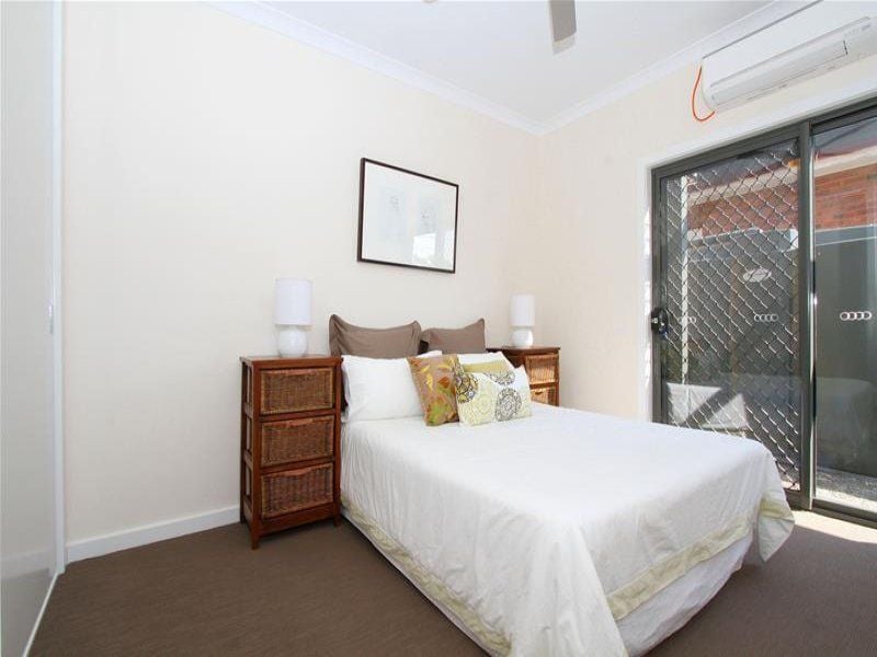 Immaculate Townhouse South of Bell Street!