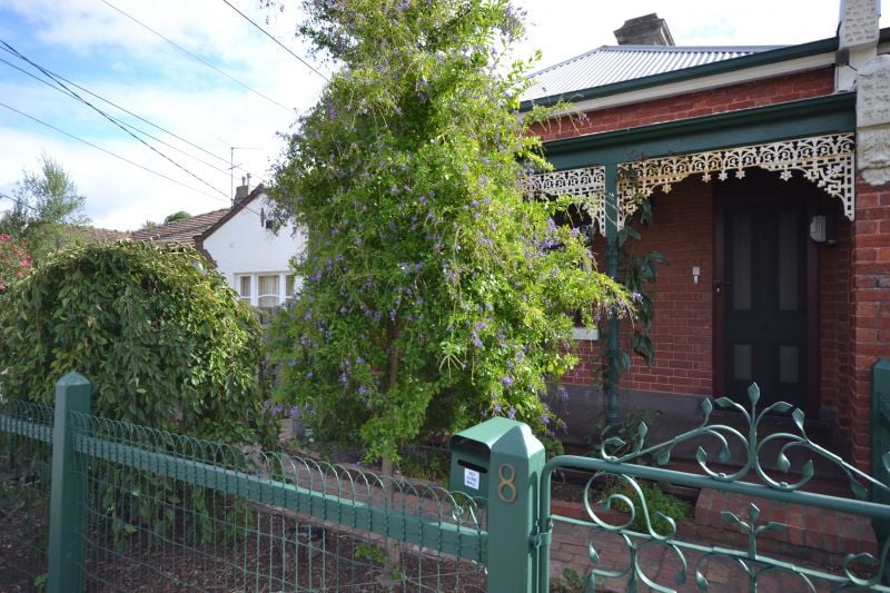 8 Livingstone Parade, Preston