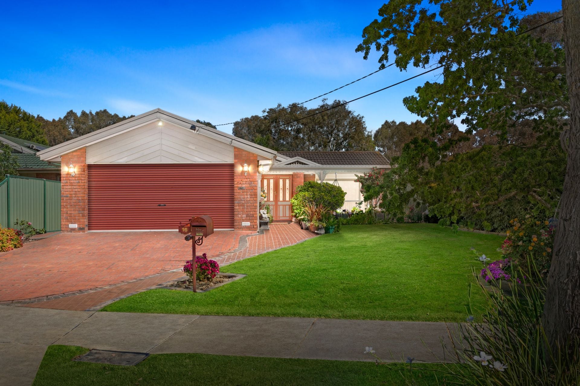 Effortless Living, Inspired Entertaining.        UNDER CONTRACT