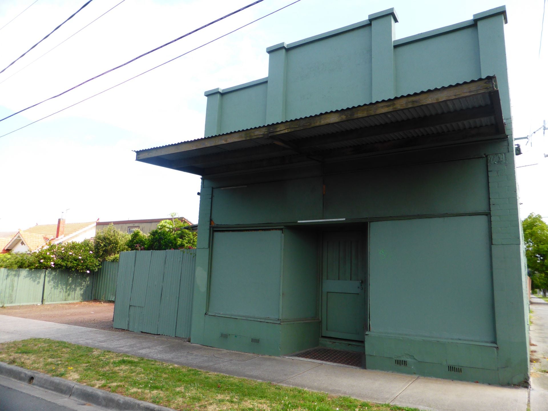 Perfectly hidden, Perfectly Cosy

*6 Month Lease with possible Extension*