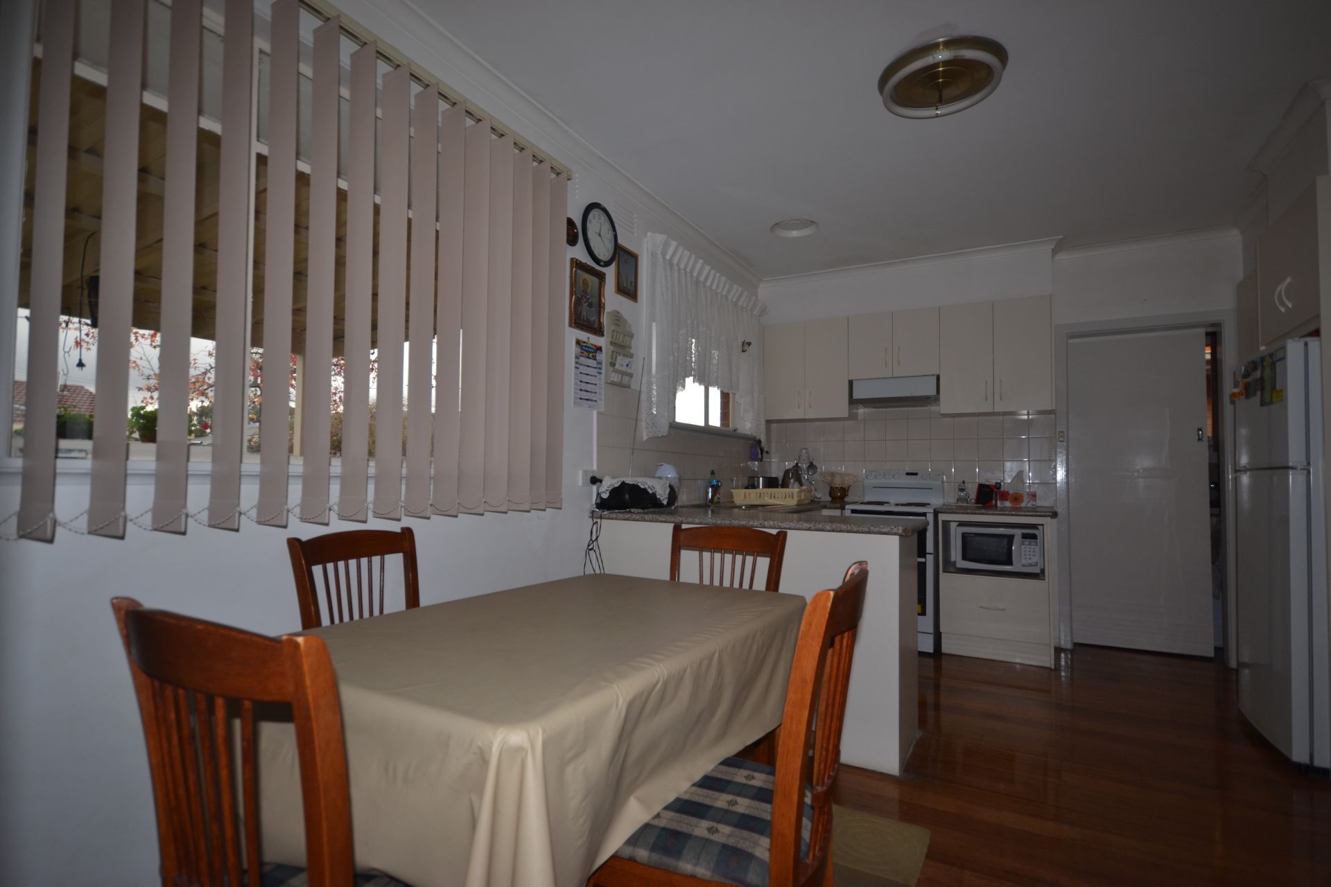 CLEAN AND TIDY 3 BEDROOM HOUSE