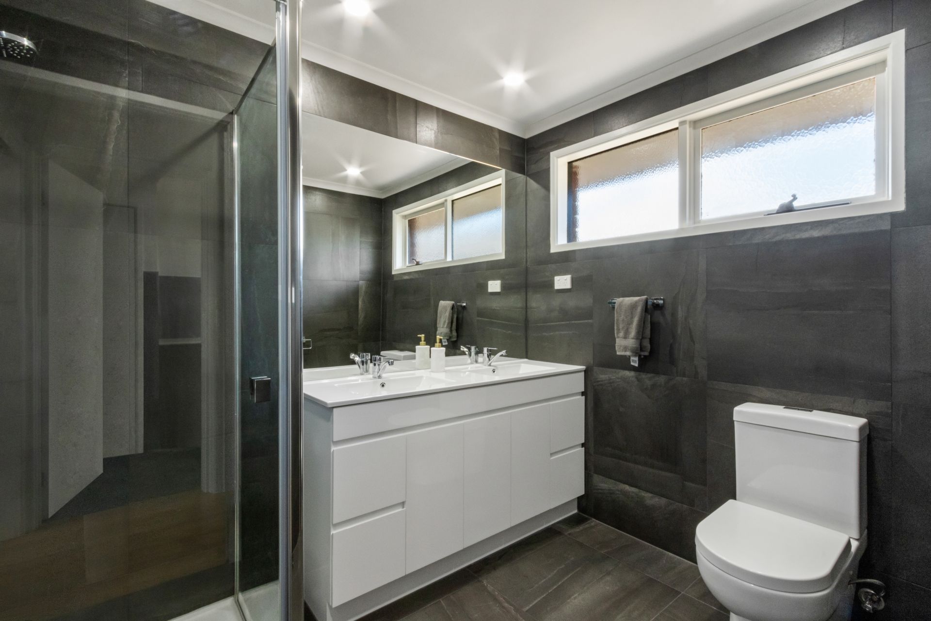 Stunning unit in ideal locale