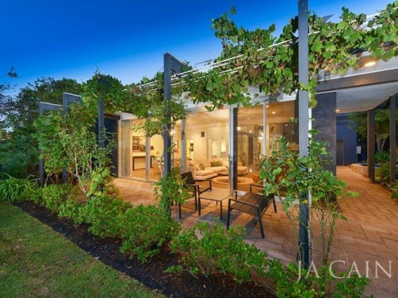 7 Malvern Avenue, GLEN IRIS J A CAIN Real Estate