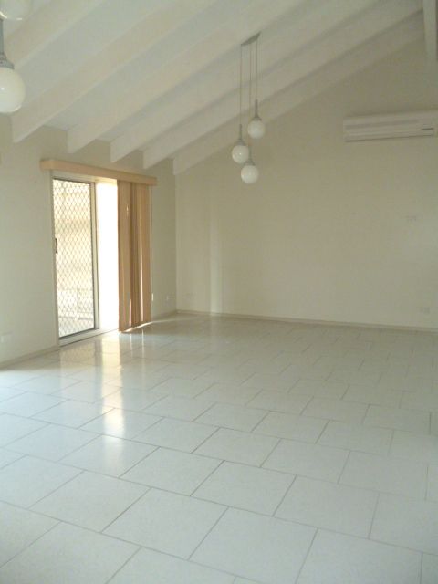 QUIET COURT LOCATION AND CLOSE TO ALL AMENITIES!