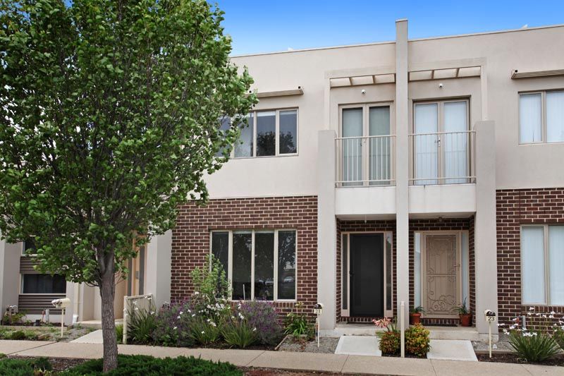 21 The Entrance, Caroline Springs - Thumbnail 2
