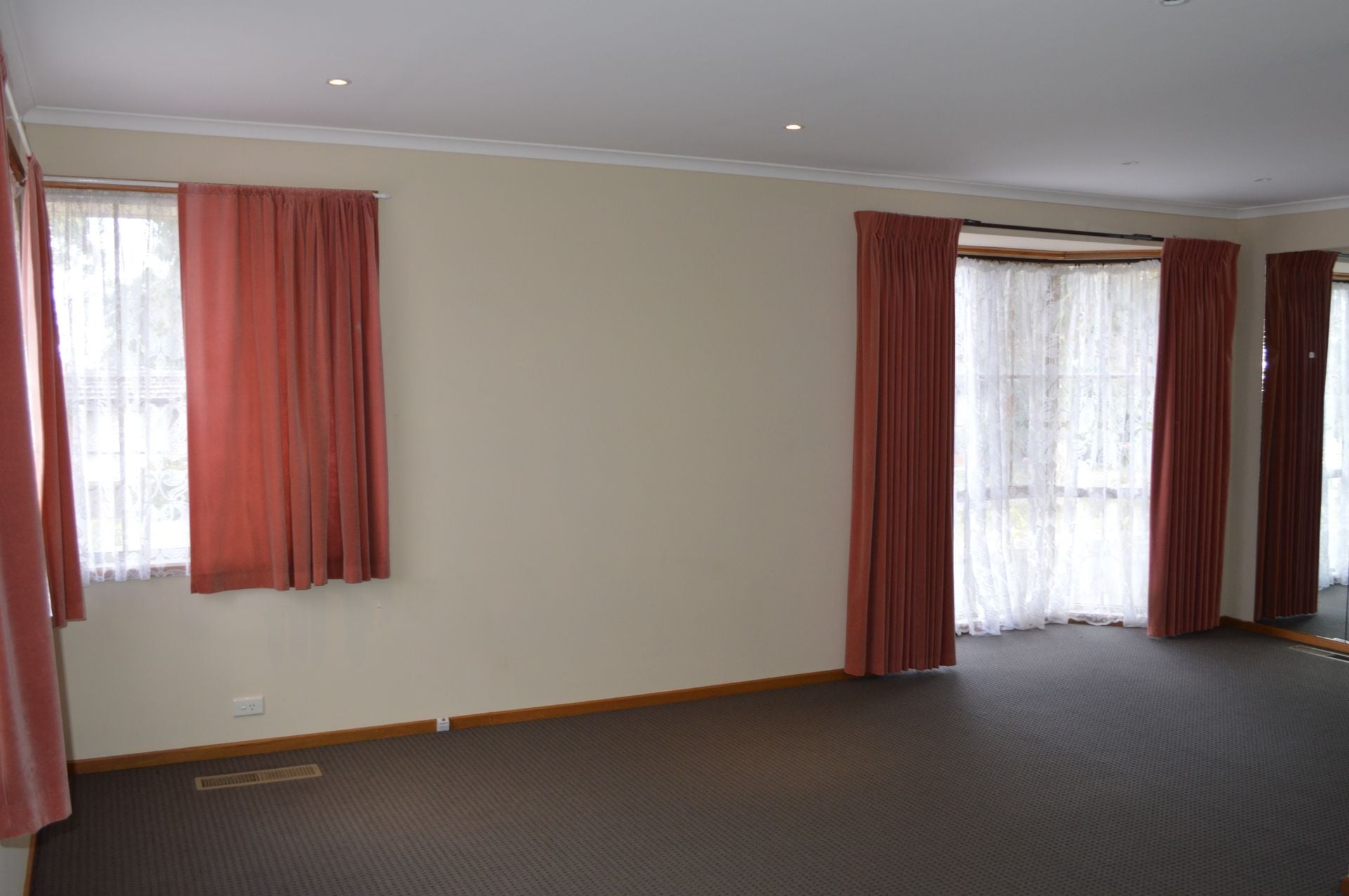 DESIRED MILL PARK LOCATION!   *Insp Thu 23rd Nov @ 4:40pm*