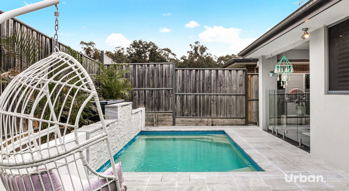 Colebee 51 Coronato Parade