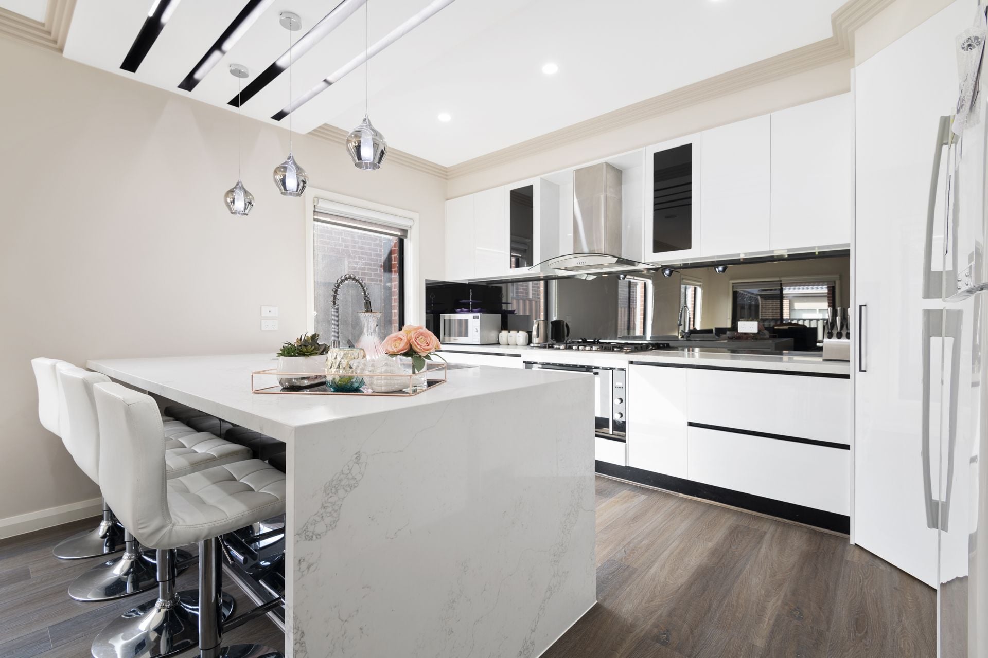 STYLISH AND IMPRESSIVE - NEARLY NEW