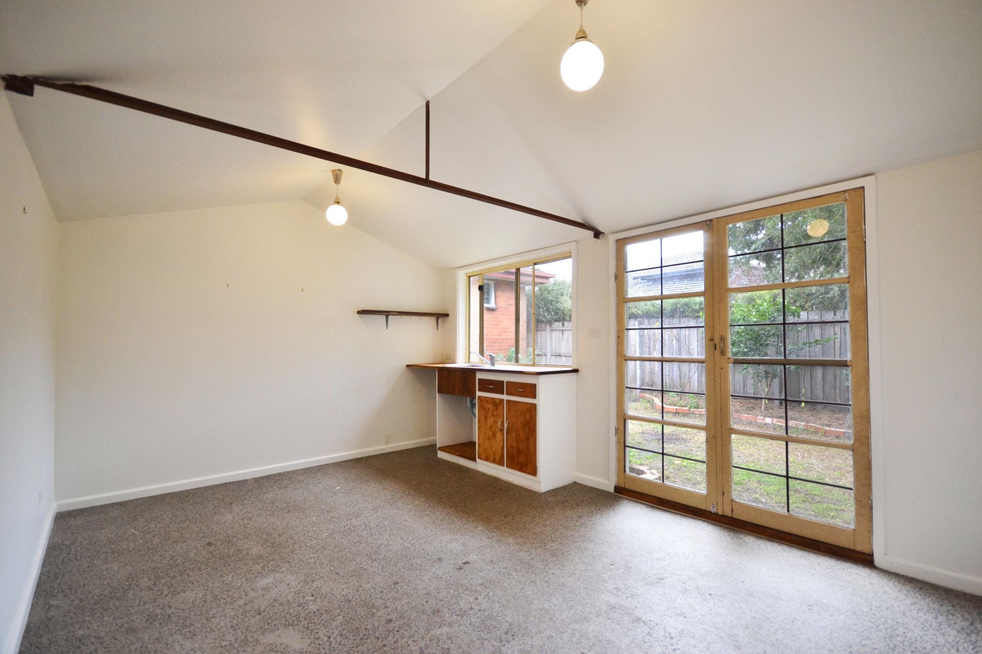PEACEFUL RETREAT IN THE HEART OF THORNBURY
