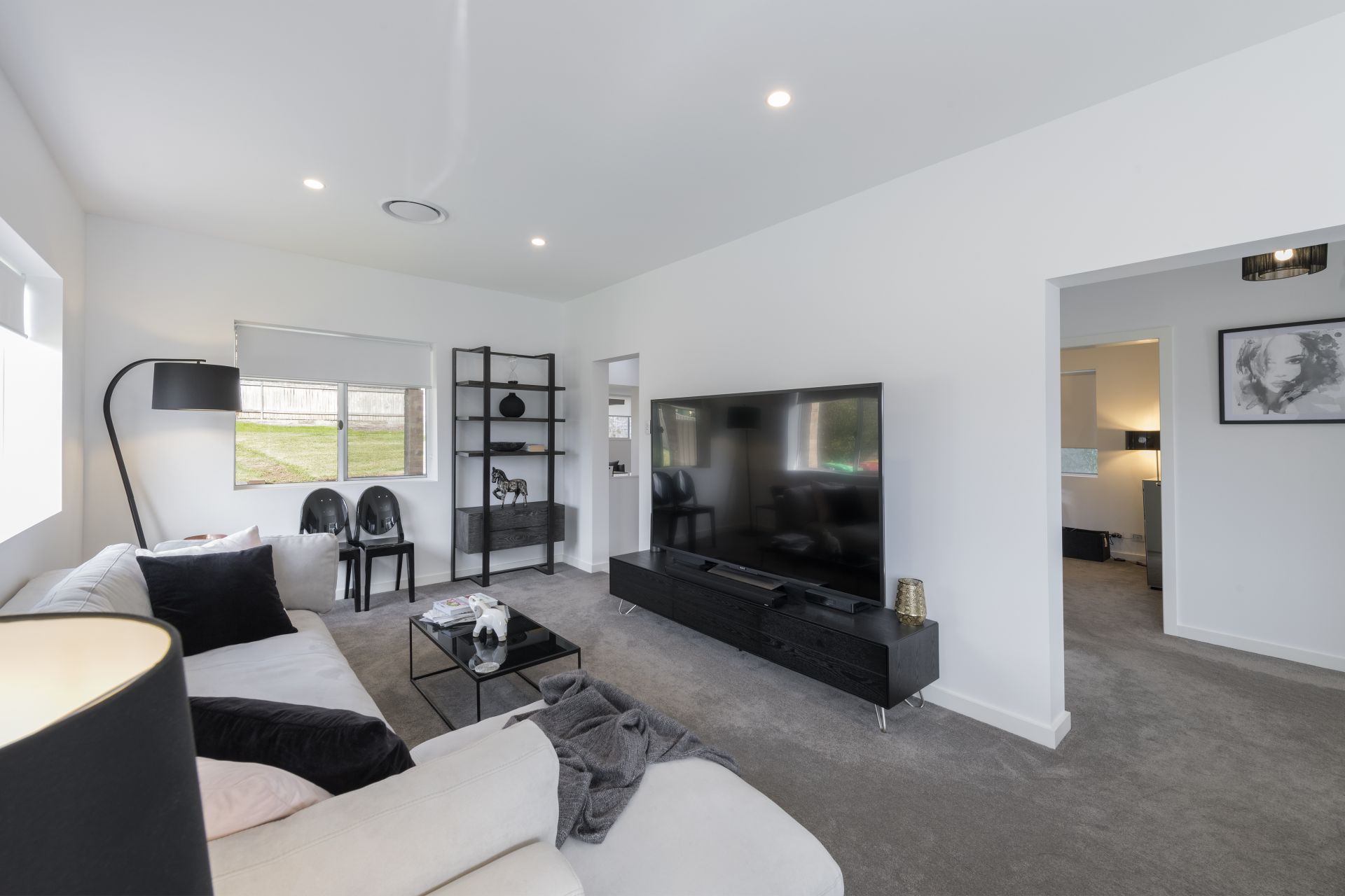 Low Maintenance & Beautifully Renovated on East Side Corner Block with R3 Zoning, Low Maintenance & Beautifully Renovated On East Side Corner Block With R3 Zoning - Thumbnail 8