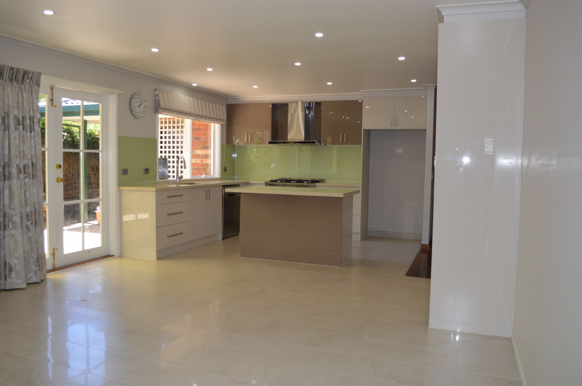 SUPERBLY LOCATED FOUR BEDROOM FAMILY HOME   *Insp Thu 22nd Mar @ 4:40pm & Sat 24th Mar @ 10:05am*