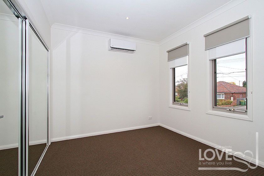 BRAND NEW CONTEMPORARY CHIC