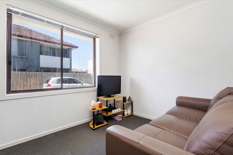 2/707 Barkly Street, West Footscray - Thumbnail 3