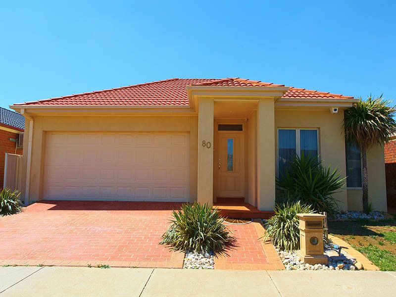 80 Springlake Avenue, Caroline Springs - Thumbnail 2