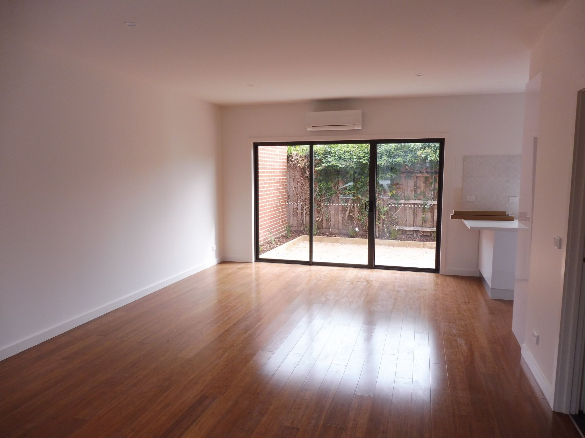 MODERN LIVING - NEARLY NEW