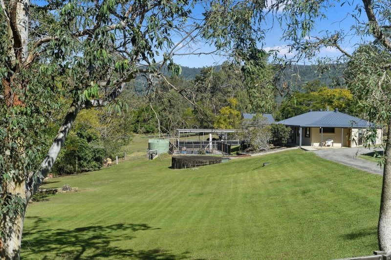 Real Estate For Sale 2 Days Road West Wights Mountain , QLD