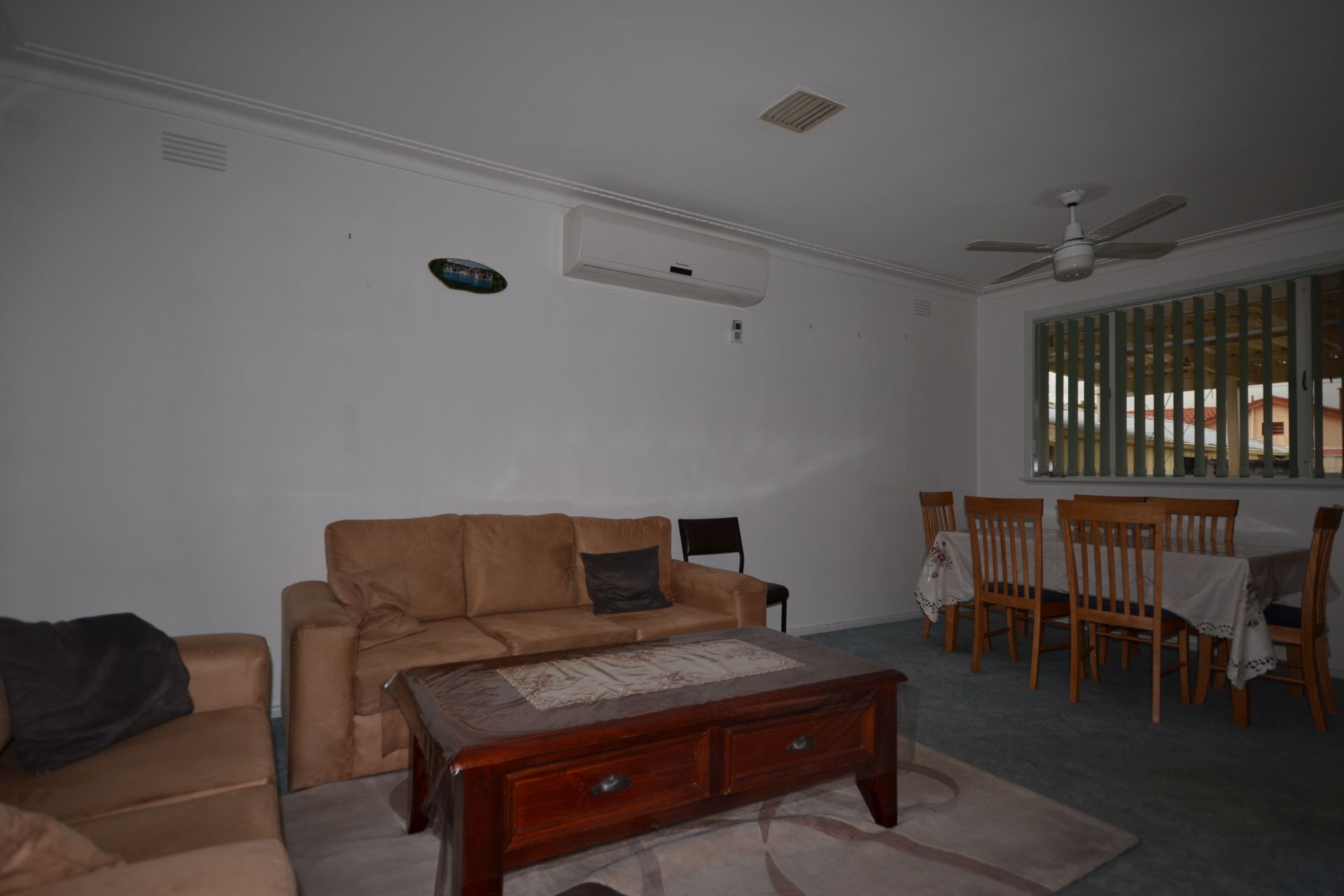 CLEAN AND TIDY 3 BEDROOM HOUSE