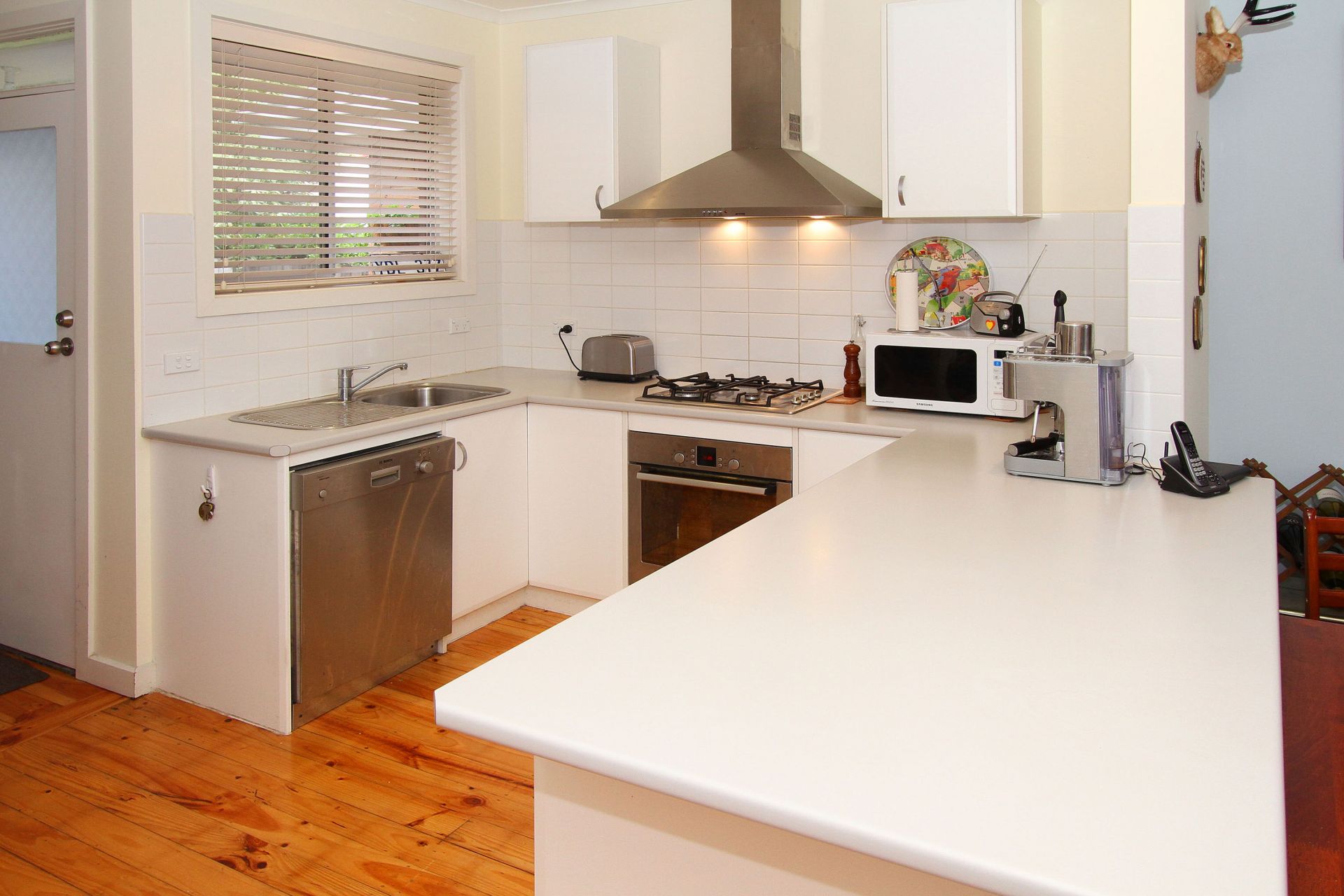 Immaculate Villa Unit in Great Location!
