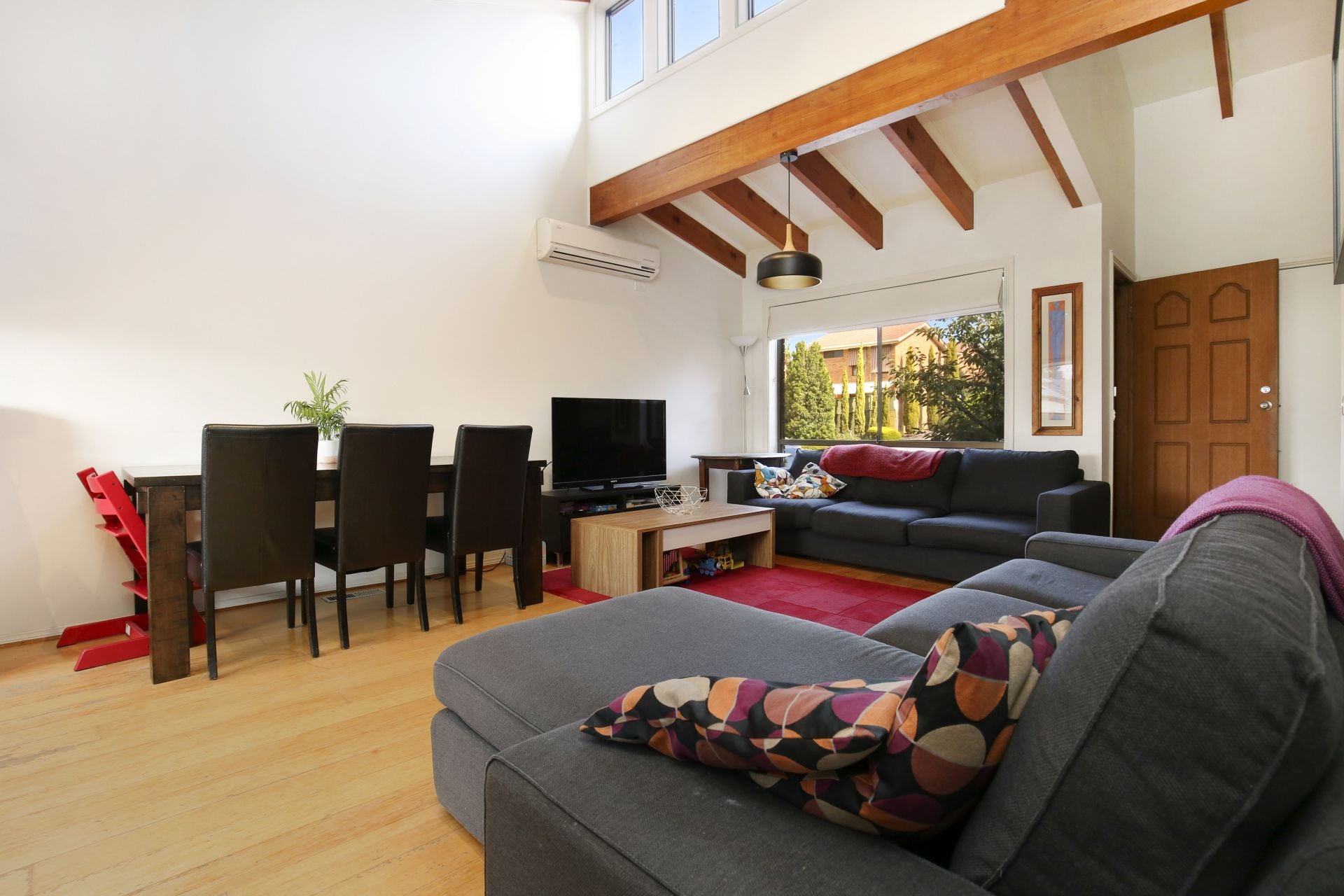 Light & Bright 2 Bedroom Townhouse