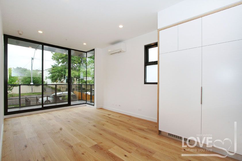 CONVENIENCE AND LIFESTYLE RIGHT OUTSIDE YOUR DOOR