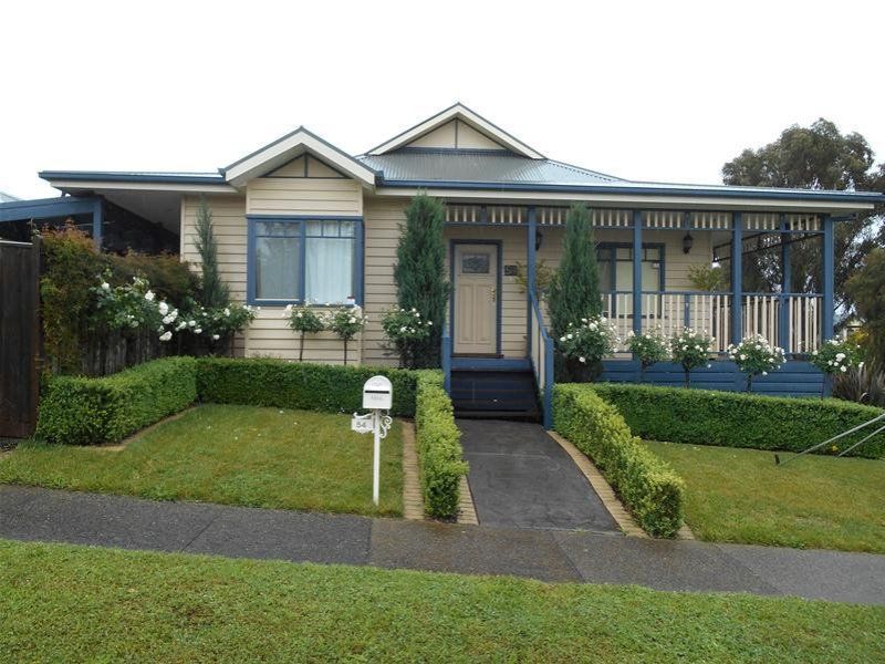 PICTURESQUE LIVING AT ITS FINEST !!!