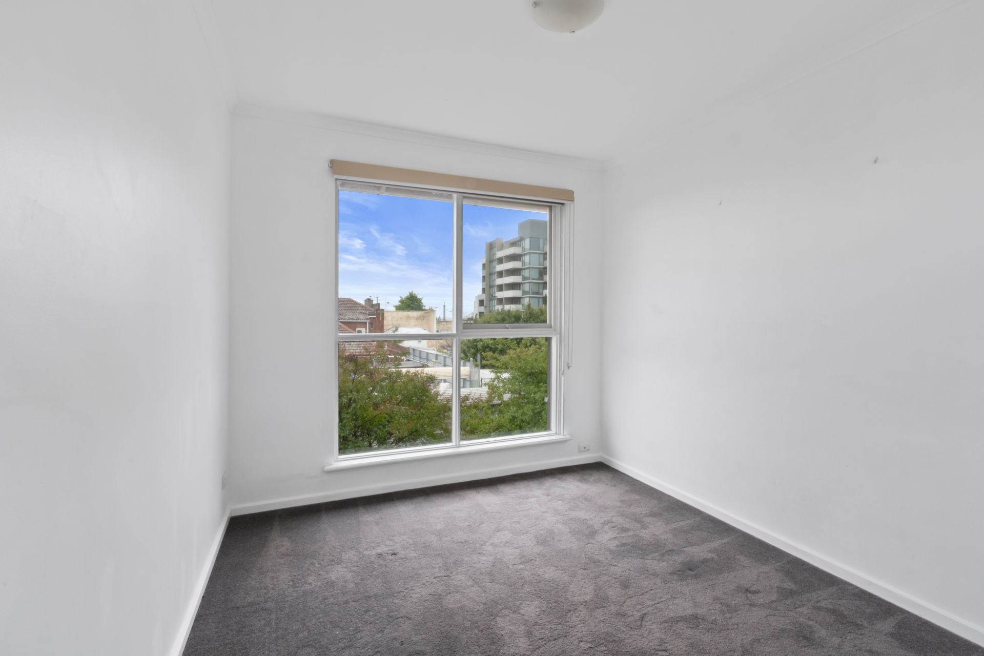 Bright & Modern 2-bedroom Apartment!