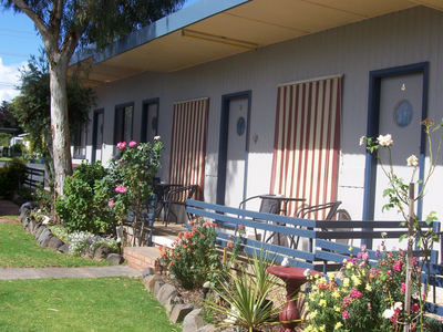 MOTEL FOR SALE -  STRONG RURAL TOWN