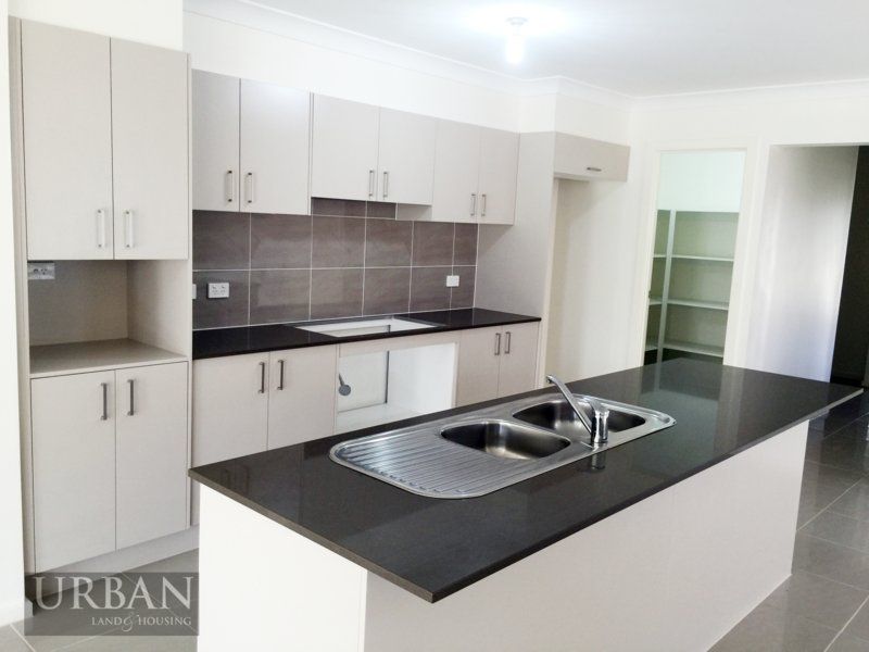 Colebee 5 Sugarloaf Crescent