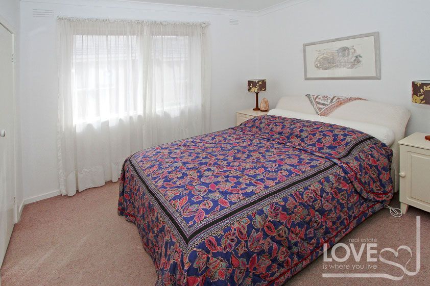IMMACULATELY PRESENTED WITH THREE BEDROOMS
