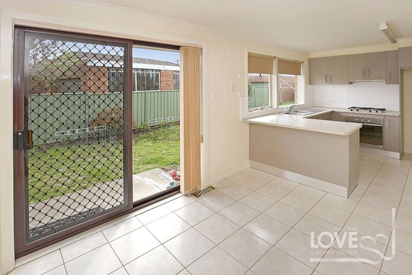 CONVENIENCE & LOCATION   *Insp Thu 24th Nov @ 5:00pm*