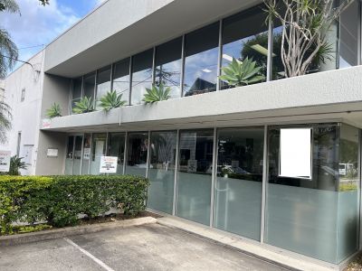 PROMINENTLY LOCATED INDUSTRIAL WITH FULLY FITTED CAFE!