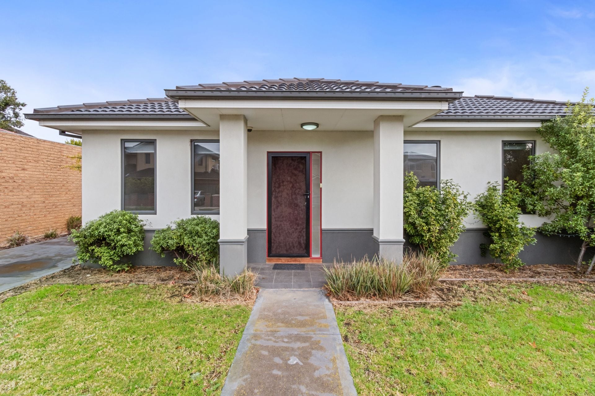 Standout Modern Unit in Convenient Location!