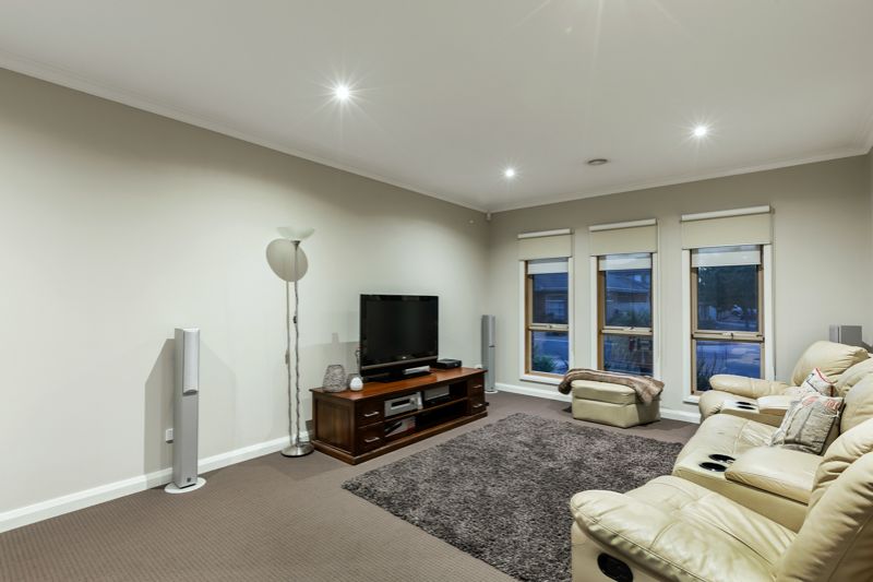 16 Great Barr Crescent, Caroline Springs - Thumbnail 8