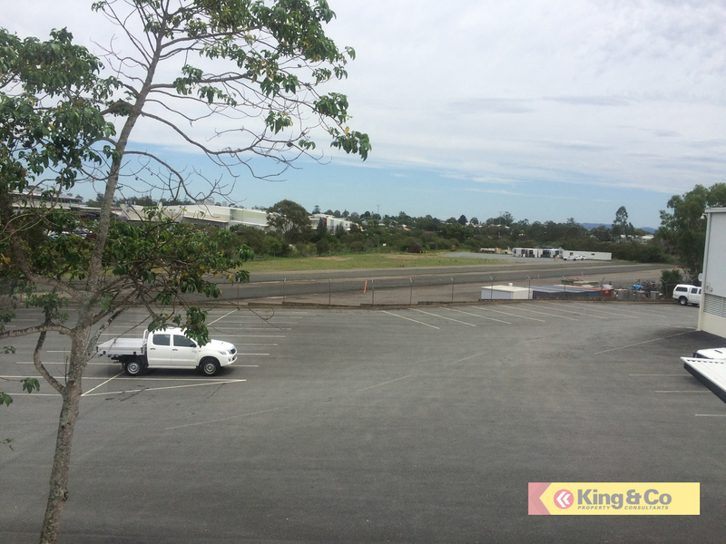 FANTASTIC YARD / STORAGE OPPORTUNITY