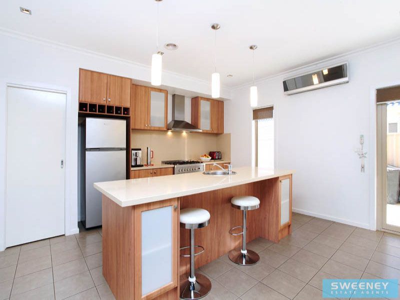 6 Glen Drouitt Drive, Caroline Springs - Thumbnail 5