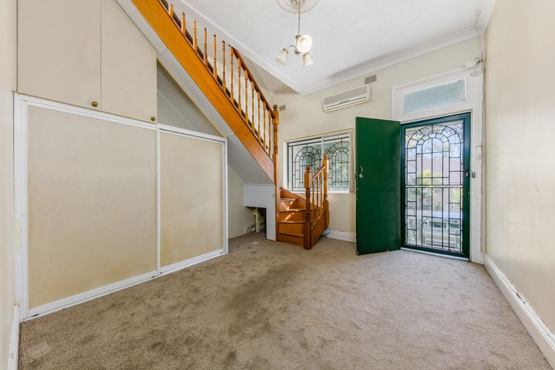 Pet Friendly Annandale Semi with Lock up Garage