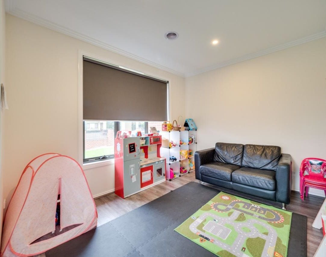 *** UNDER OFFER AWAITING PAYMENT APPLICATIONS CLOSED **