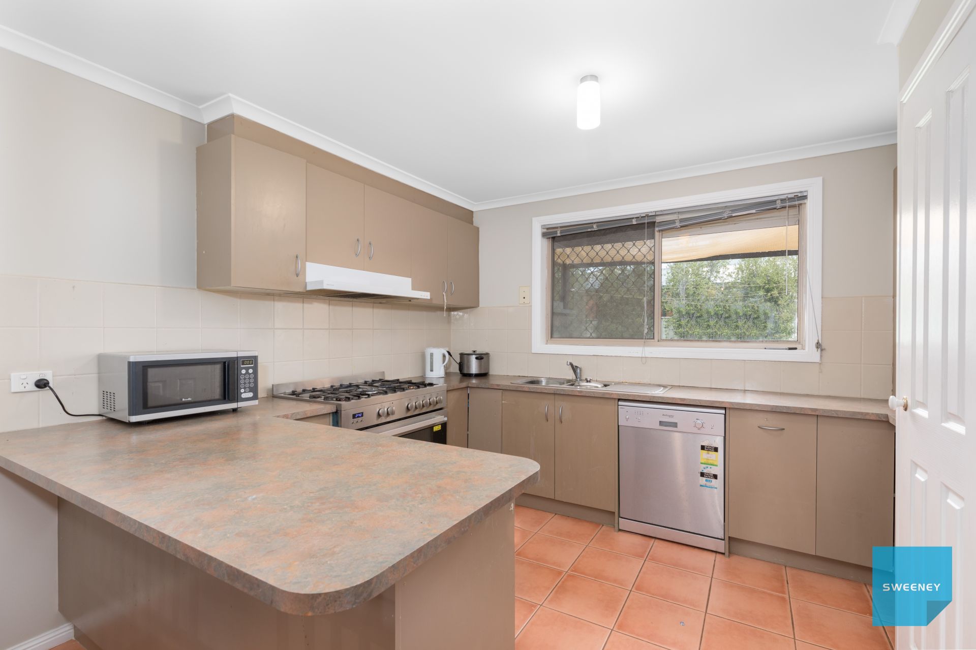 13 Macklin Way, Caroline Springs - Thumbnail 3