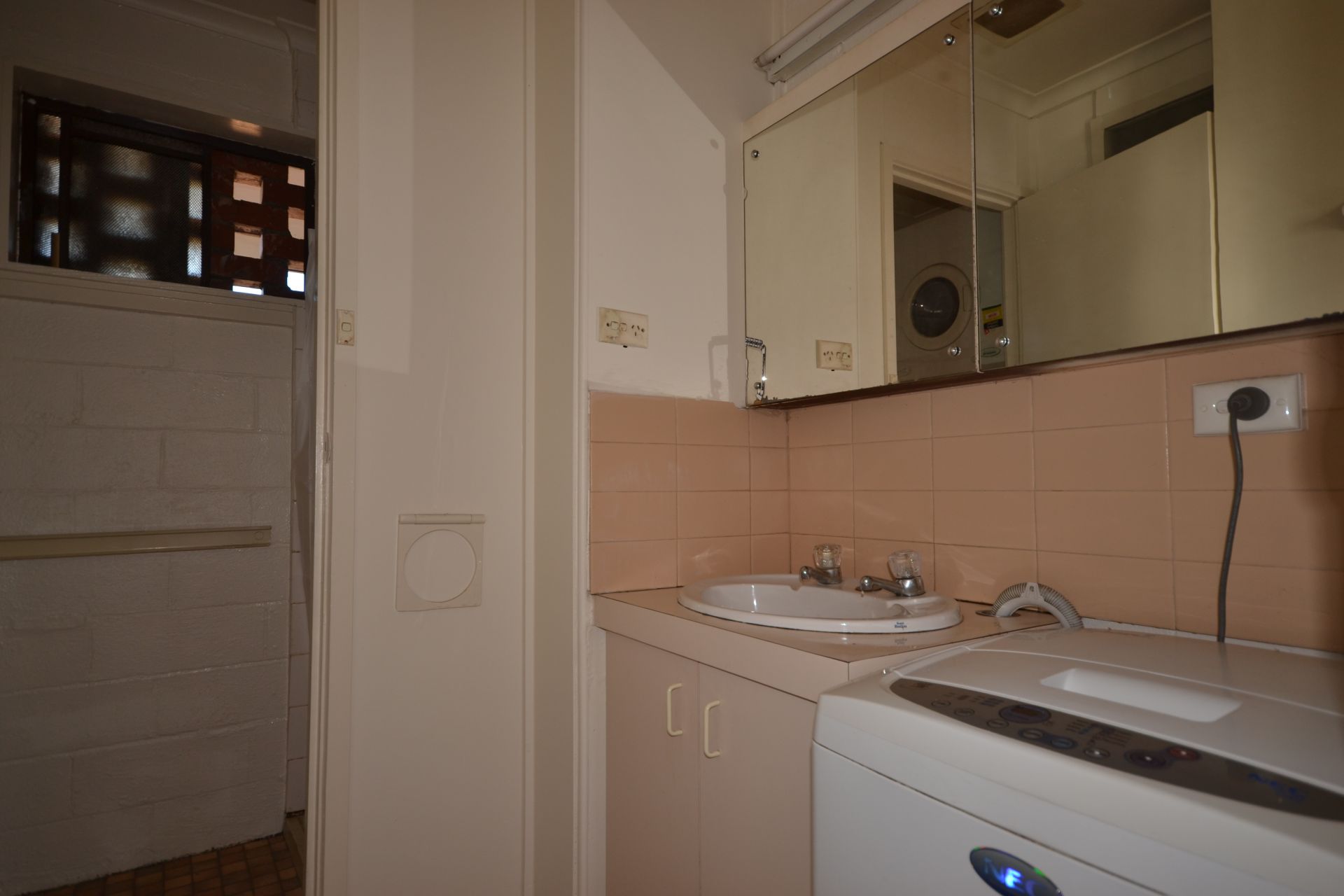 RENOVATED STUDIO