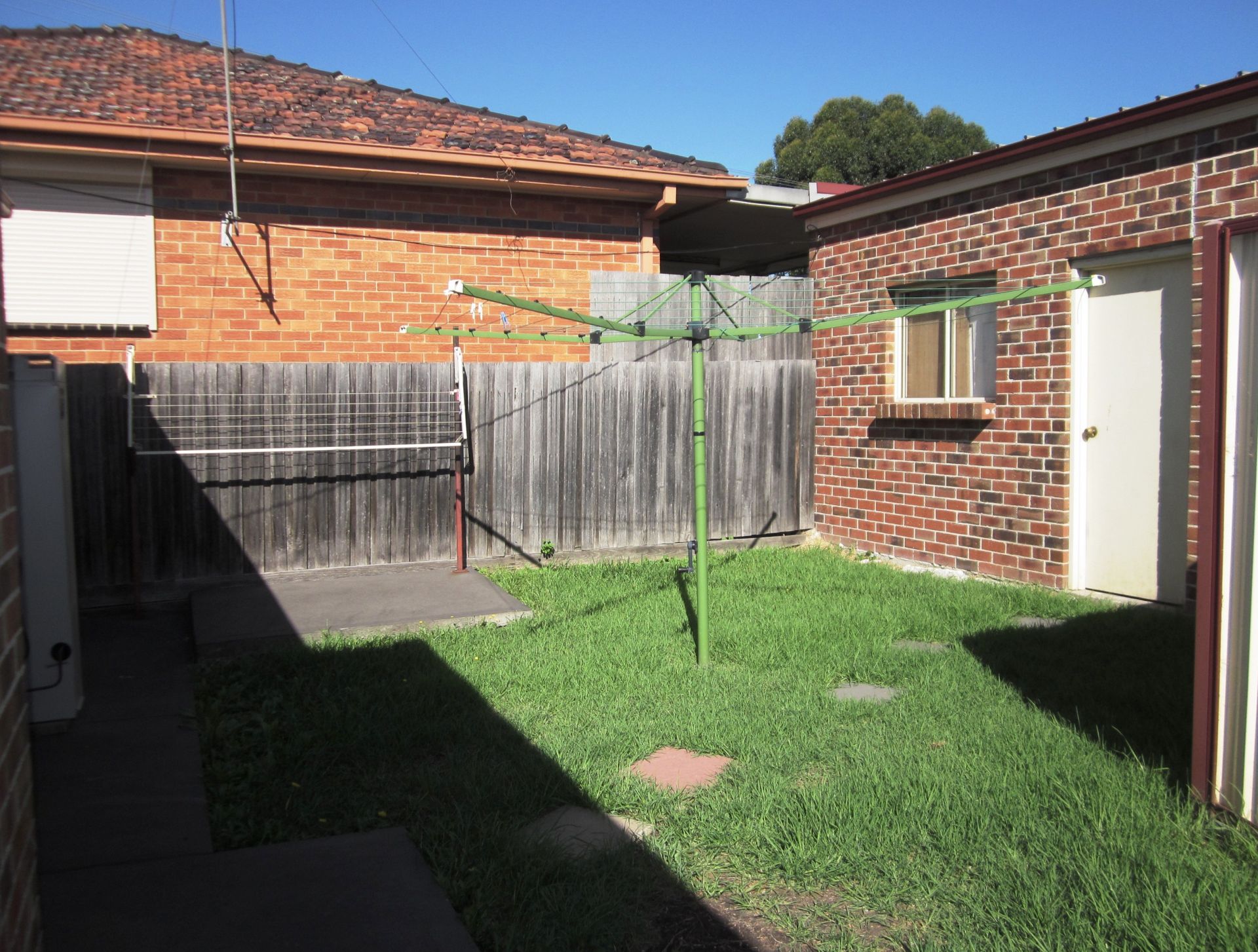 AFFORDABLE, CENTRALLY LOCATED & LOW MAINTENANCE  *Insp Thu 18th Oct @ 4:35pm*