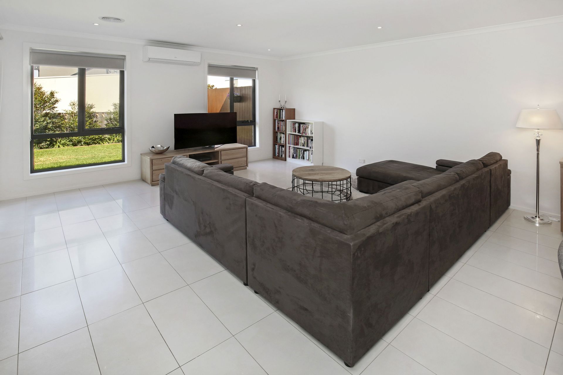 CONTEMPORARY DELIGHT - EPITOME OF ELEGANCE
