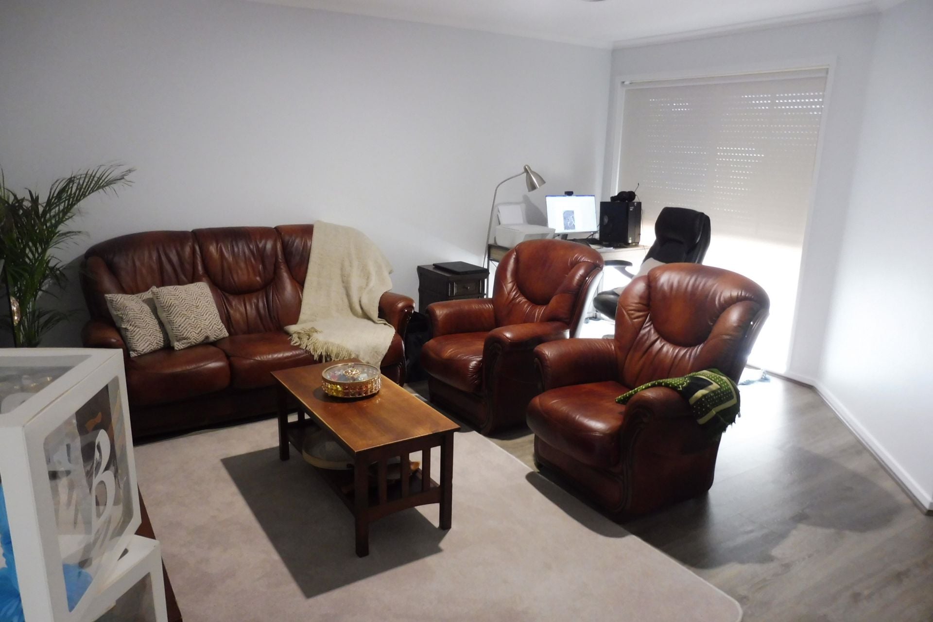 CLOSE TO LALOR SHOPS