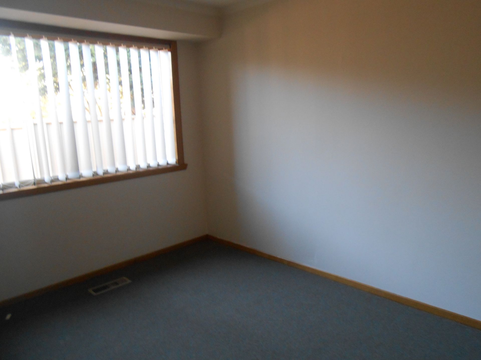 WELL PRICED, FANTASTIC LOCATION!!