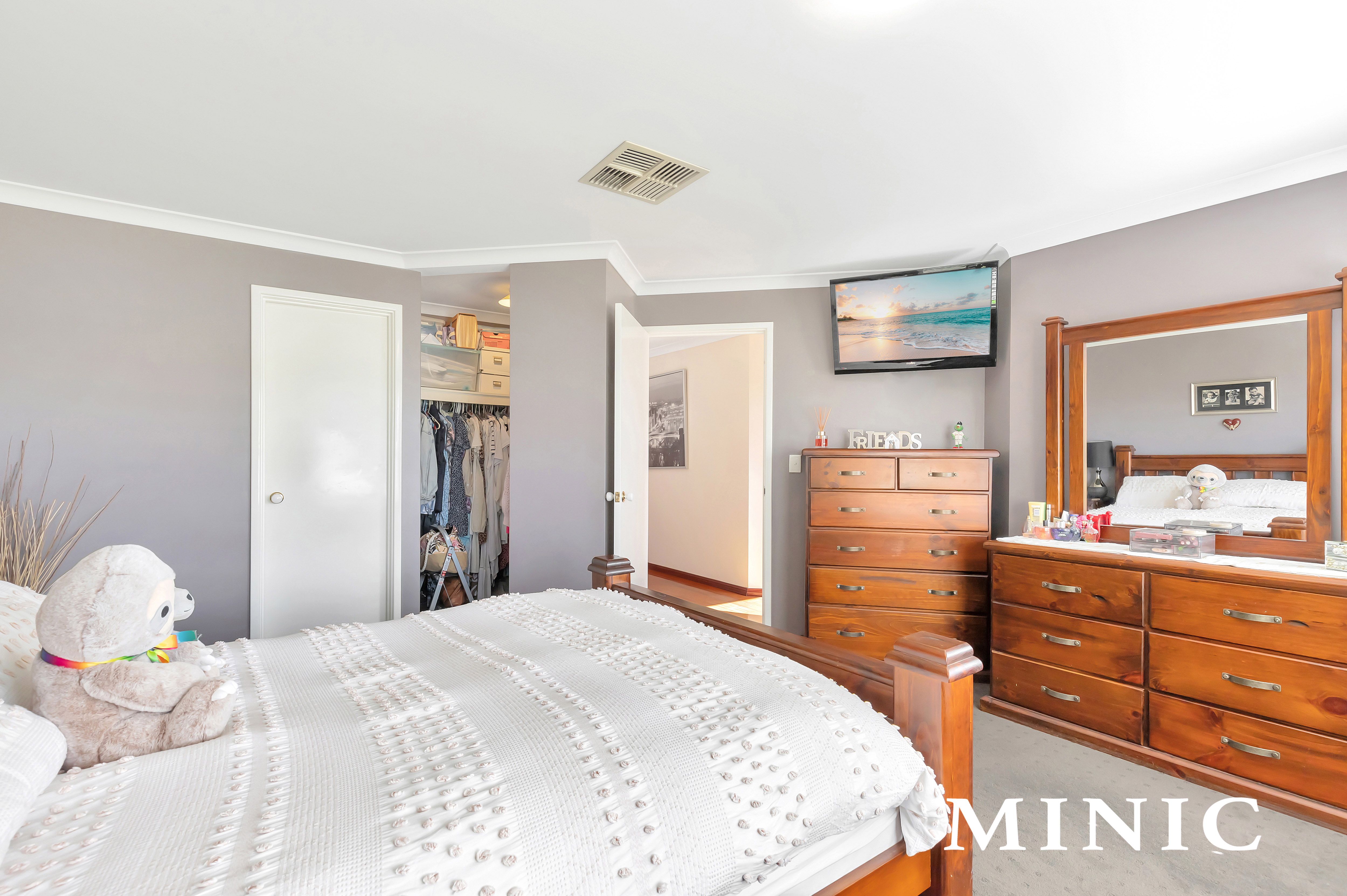 34 Charm Way, Atwell