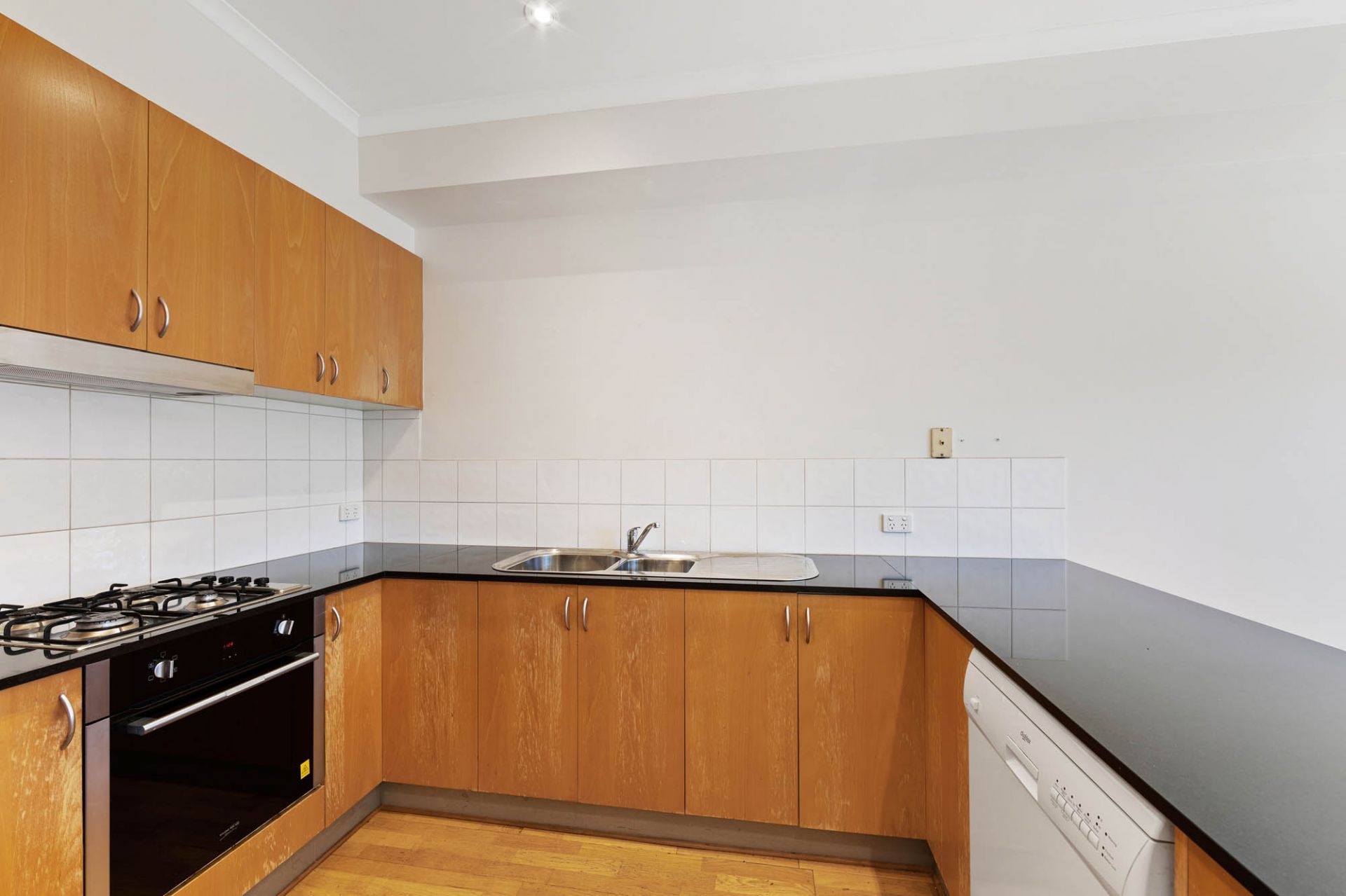 2/121 Chapel Road, Moorabbin - Thumbnail 3